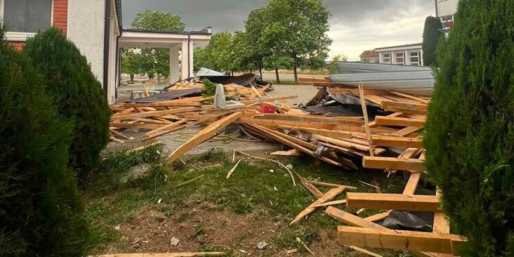 Pas Kosovës dhe Maqedonisë, stuhia e fuqishme 'mbërthen' Shqipërinë, ja si është situata në vend