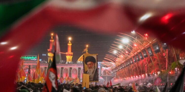 Pas disa ditësh ceremonish mortore për ish-liderin iranian Ali Khamenei, djali dhe pasardhësi i tij munguan në varrim