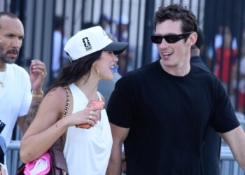 Pas martesës luksoze, Dua Lipa dhe Callum Turner shfaqen së bashku në finalen e Kupës së Botës