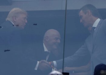 Pas muajsh tensionesh, Trump e Sanchez shtrëngojnë duart gjatë finales së Kupës së Botës 2026