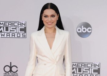Pas pesë vitesh, Jessie J konfirmon ndarjen nga partneri: Do të vazhdojmë të rrisim djalin tonë së bashku