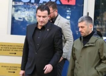 Pas shkarkimit me urdhër të Ristanit, Erion Veliaj rikthen sekretarin e përgjithshëm të Bashkisë, Alban Dokushin