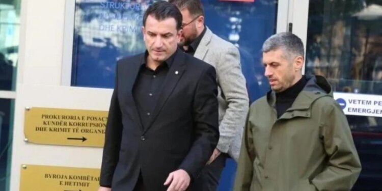 Pas shkarkimit me urdhër të Ristanit, Erion Veliaj rikthen sekretarin e përgjithshëm të Bashkisë, Alban Dokushin