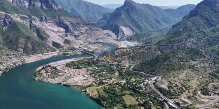 Përfundon rruga e Komanit, rikonstruksioni i segmentit të rrezikshëm ka rritur numrin e turistëve