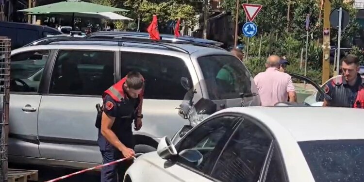 Përleshje fizike mes të rinjve në Durrës, njëri përfundon në spital