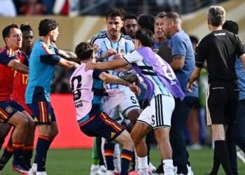 Përleshjet në fund të finales Spanjë-Argjentinë, FIFA gati të nisë hetim; priten dënime shembullore