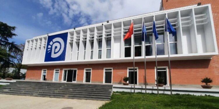 Përplasja mbi huanë nga SHBA-ja, grupi parlamentar i PD kërkon mbledhje urgjente të Këshillit të Legjislacionit