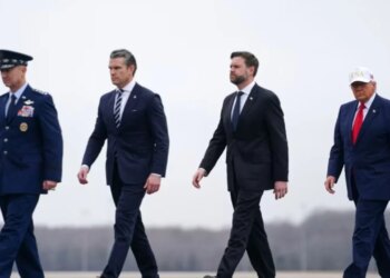Përshkallëzimi i luftës në Iran: Vance dhe Caine ngritën shqetësimin te presidenti Trump, SHBA pezullon përkohësisht sulmet