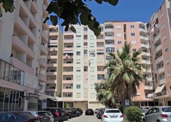 Pesë vjet në sekuestro, familja denoncon se apartamenti jepet me qira në Durrës
