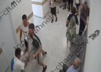 Plagosën 32-vjeçarin në Poliklinikën e Shkodrës, babë e bir vihen në arrest shtëpie, shfaqin pendesë: ndodhi në gjaknxehtësi