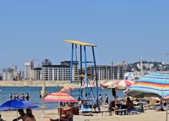 Plazhe pa vrojtues në Durrës, pushuesit shqetësohen: Prindër, mos lini fëmijët vetëm