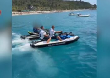 Policia ndalon Jet Ski në Livadh dhe gjobit drejtuesin për manovra të rrezikshme