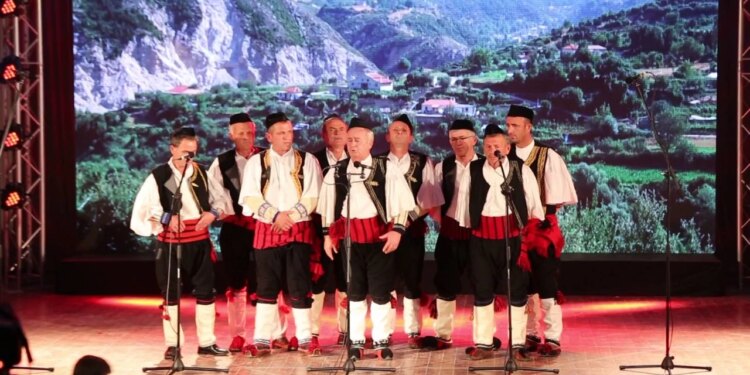 Polifonia shqiptare e Odisesë: Nolan i beson muzikës shqiptare kolonën zanore të filmit Odiseja