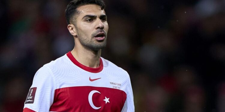 Prapaskenat bujshme në Itali: Roma prenotoi avionin, mesfushori turk tradhton verdhekuqtë dhe firmos për Juventusin