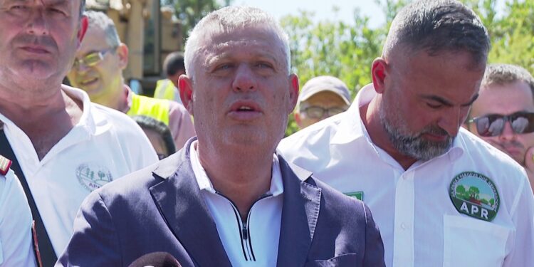 Prefektura e Tiranës nis hapjen e korridoreve pyjore për zjarrfikëset si masë kundër zjarreve