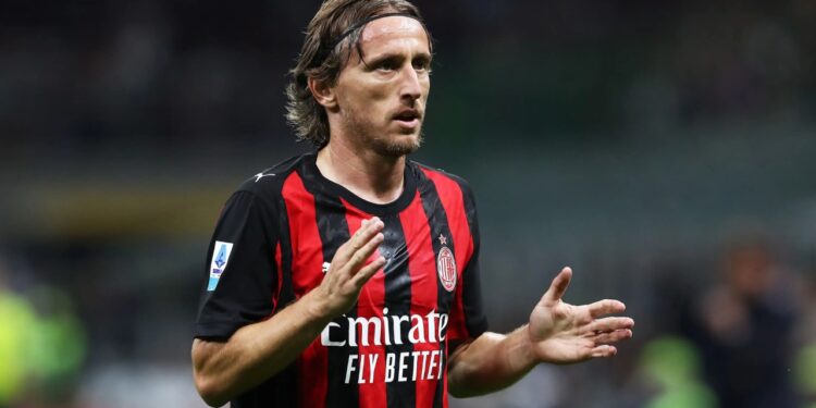 Pritet vetëm zyrtarizimi: Luka Modric vendos të vazhdojë me Milanin edhe sezonin e ardhshëm