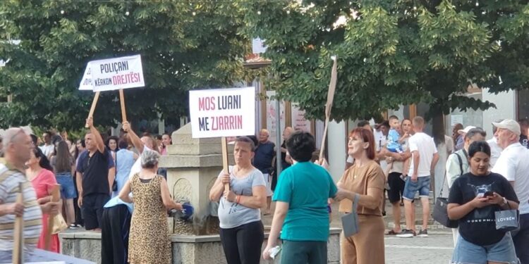 Propozimi i PS për Reformën Territoriale: banorët e Poliçanit protestojnë kundër bashkimit me Beratin