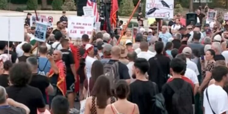 Protesta e bulevardit kundër Kuvendit Kombëtar: Jo negociata në zyra, përfaqësuesit në shesh