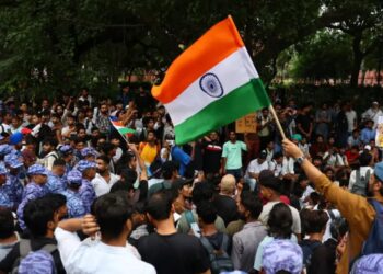 Protesta e studentëve në Indi eskalon, policia ndërhyn në Delhi
