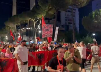 Protesta nisën paradite më 23 korrik; pas 42 ditësh para Kryeministrisë protestuesit përfundojnë marshimin në kryeqytet