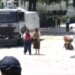 Protesta te Kuvendi përshkallëzohet: tubuesit hedhin gurë dhe shashka ndaj efektivëve, policia përgjigjet me ujë e gaz lotsjellës