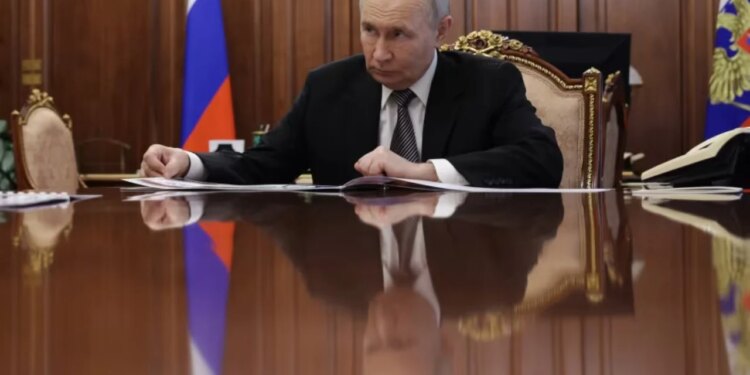 Putin telefonon Trumpin: Presidenti rus i hapur për zgjidhje diplomatike, reagim nga Zelensky