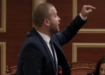 Redi Muçi përplaset sërish me Ardit Bidon në Kuvend: Përçarjen e popullit shqiptar s’e bën dot