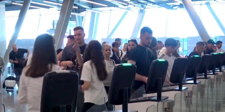 Rinasi në fluks rekord: deri në 56 mijë pasagjerë në ditë, masa të shtuara për sezonin veror