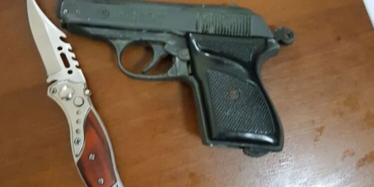 Rriten rastet e mbajtjes së thikave dhe mjeteve të tjera në krime me armë të ftohta