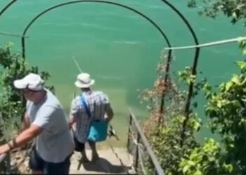 Rriten turistët në Gramsh: Liqeni i Banjës, kulinaria dhe rruga e re kanë ndryshuar gjithçka