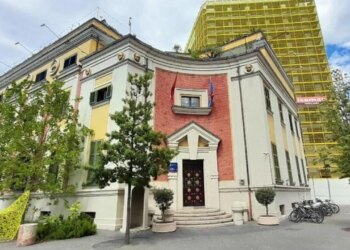SPAK hyn në Bashkinë e Tiranës, BKH kryen kontrolle dhe sekuestrime
