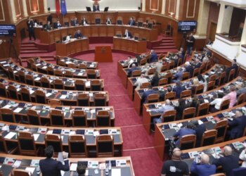Sekretariati i Etikës mblidhet nesër për masën disiplinore ndaj Agron Shehajt pas rrëmbimit dokumentit konfidencial
