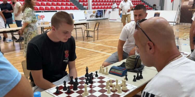 Shahu bashkon liqenet: Pogradeci organizon kampionatin e parë ndërliqenor