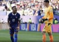 Shkëndija në fund të Francë-Paraguaj, Mbappe feston në fytyrën e Gill pas goditjes me top