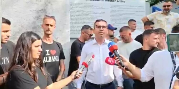 Shoqërimi në komisariat i 20 protestuesve, avokati i tyre thërret Ramën: T'i lirojë dhe t'i kthejë te familjarët