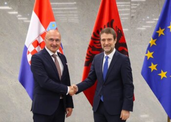 Shqipëria i përgjigjet Vuçiçit — ministri Hoxha takon homologun kroat: retorika nacionaliste s’mund të tërheqë rajonin
