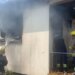 Shtëpia përfshihet nga flakët në një fshat të Lushnjes, dyshohet shkëndijë elektrike