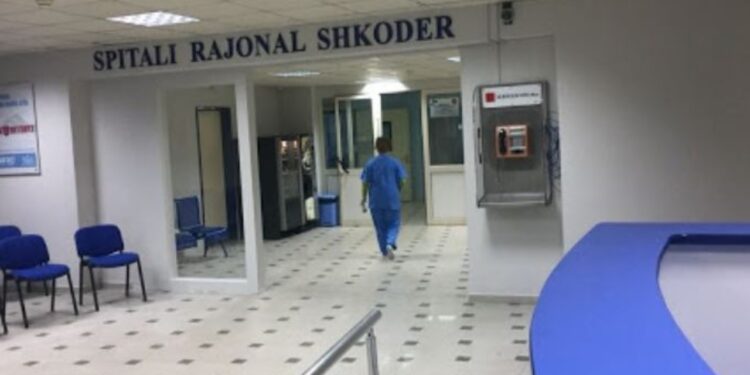 Shtohen urgjencat në Shkodër: vapa, aksidentet dhe turistët shtojnë fluksin në spitalin rajonal