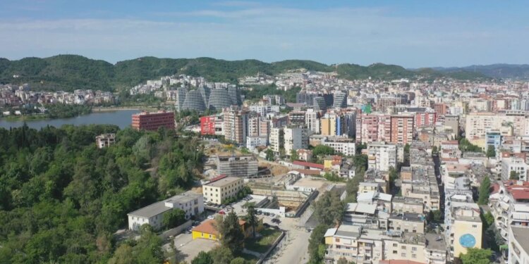 Shtrenjtohen qiratë ditore; turistët shtojnë kërkesën, akomodimet afatshkurtra deri 200 euro nata