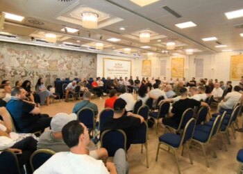 Si u zgjodh grupi nismëtar dhe krijimi i Kuvendit Kombëtar: debate mes organizatorëve e mbështetësve