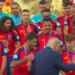 Sikleti në ceremoninë e trofeut — Trump tenton të dalë në foto, Rodri e largon (VIDEO)