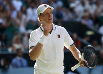 Sinner nuk bie nga froni, italiani dominon Zverev në finalen e Wimbledon dhe mbron titullin