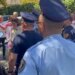 Sot Belinda Balluku në SPAK, para Prokurorisë së Posaçme grumbullohen një grup protestuesish