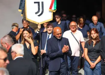 Spalletti i dedikon lamtumirën nënës së tij: Dhimbje e madhe, por dashuria dhe miqësia më japin forcë