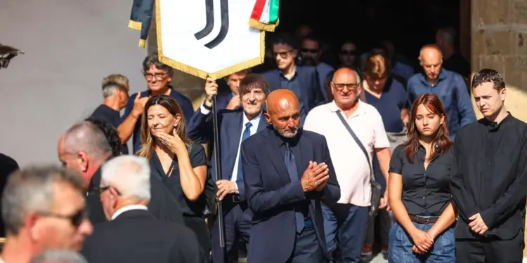 Spalletti i dedikon lamtumirën nënës së tij: Dhimbje e madhe, por dashuria dhe miqësia më japin forcë