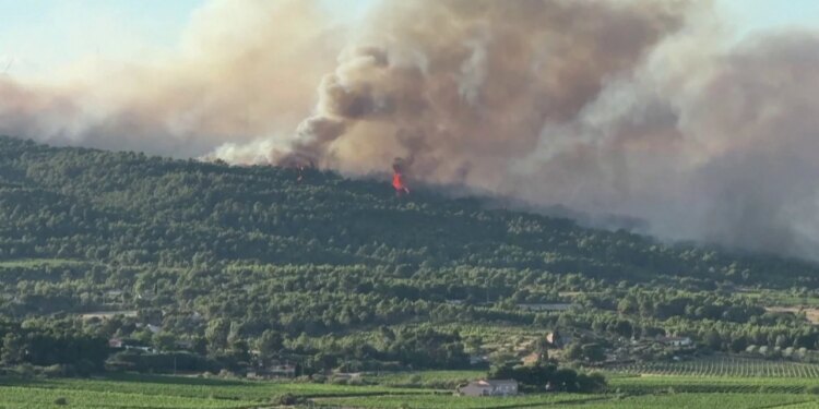 Spanja dhe Franca po digjen: zjarret detyrojnë mbi 250 mijë banorë të braktisin shtëpitë dhe boshatisin qytetet