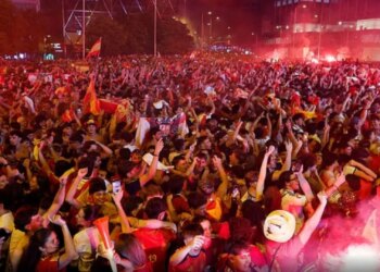 Spanjë, festa kthehet në tragjedi: adoleshenti vdes pas shembjes së shatërvanit