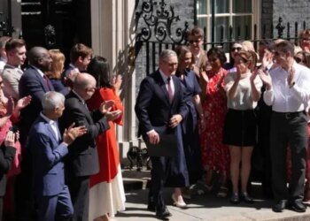 Starmer largohet nga Downing Street duke buzëqeshur: Jam krenar për gjithçka që kemi arritur