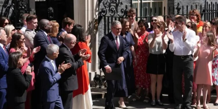 Starmer largohet nga Downing Street duke buzëqeshur: Jam krenar për gjithçka që kemi arritur