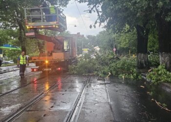 Stuhia e fuqishme godet Rumaninë; një i vdekur, dëme të mëdha në banesa, automjete dhe infrastrukturë